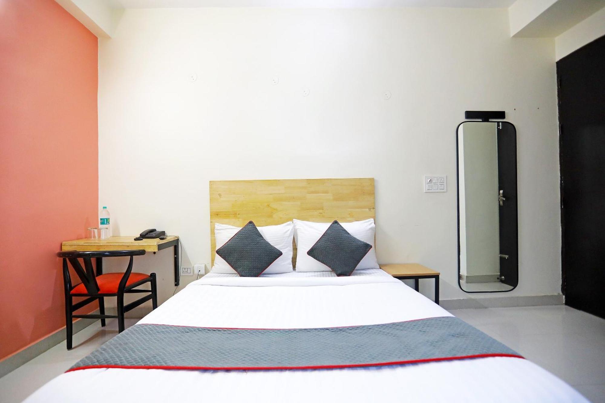 Hotel Super Townhouse Cloud Bay, Near Genpact, Sector-69, Gurgaon Exterior foto